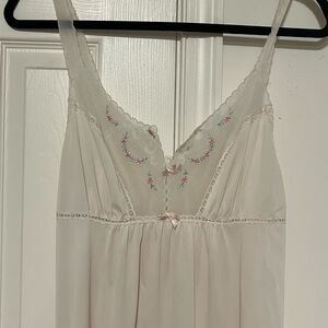 Vanity Fair Chemise Luxurious Sleepwear